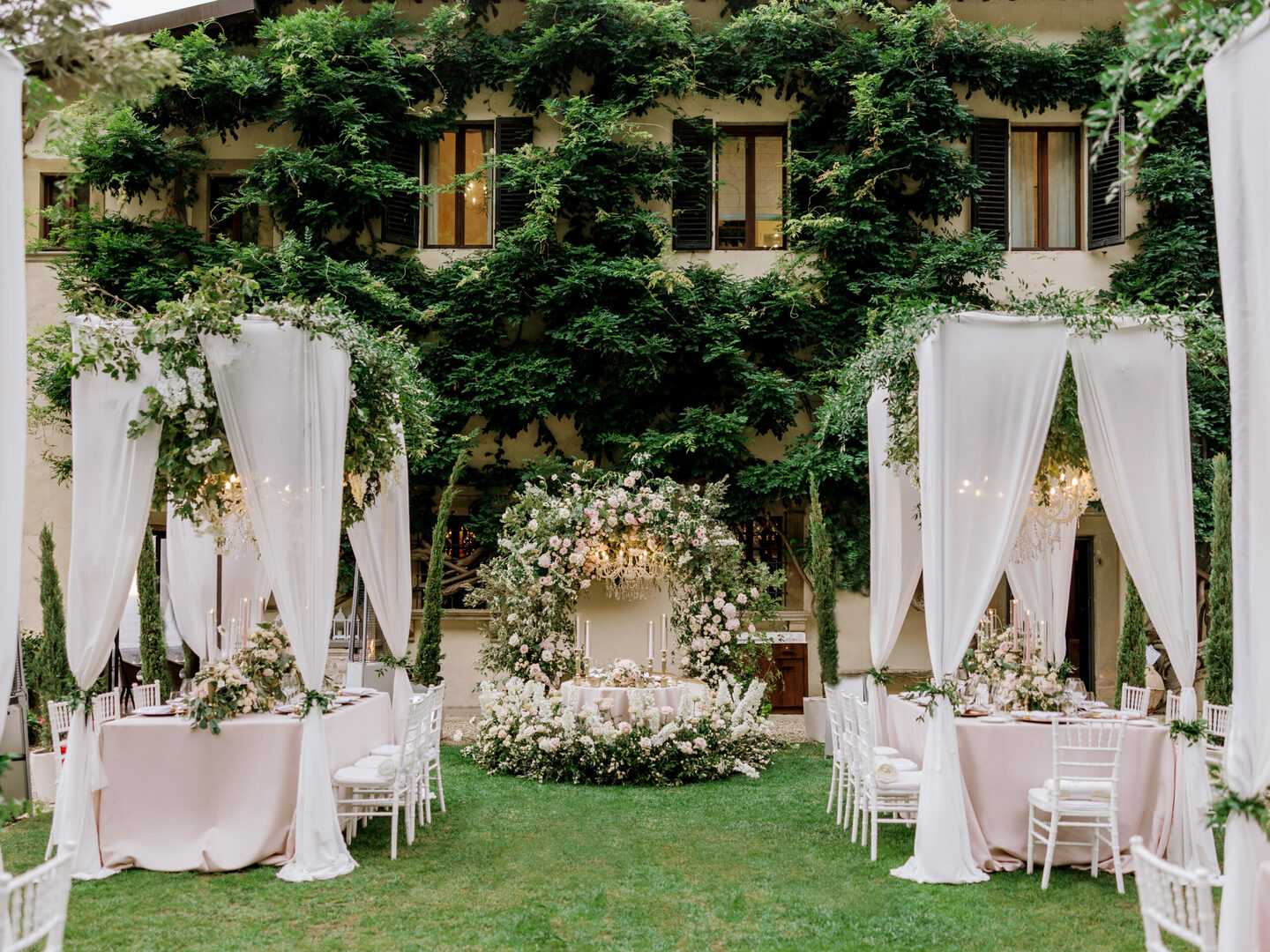 Casamento simples ao ar livre: 15 ideias elegante e barato 2026