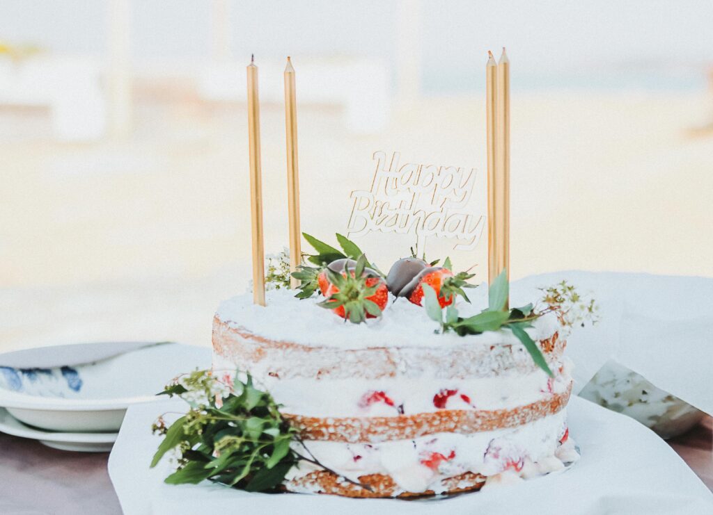 Bolos de Casamento e Aniversário Bolos de Casamento e Aniversário